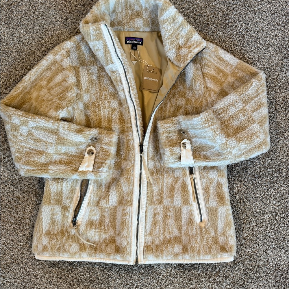 Patagonia Cream and White Fleece Jacket